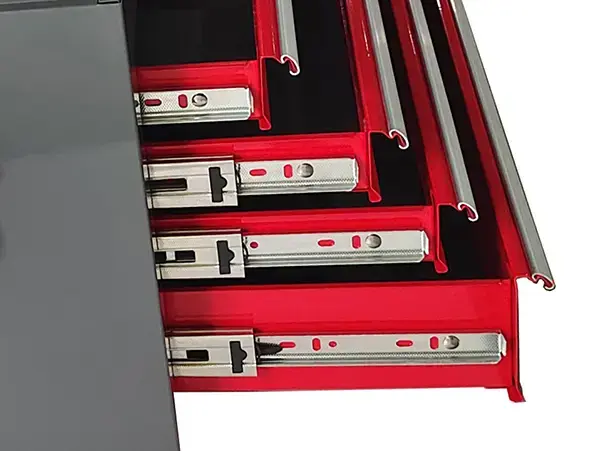 Which industrial tool cabinet does the factory shop choose?